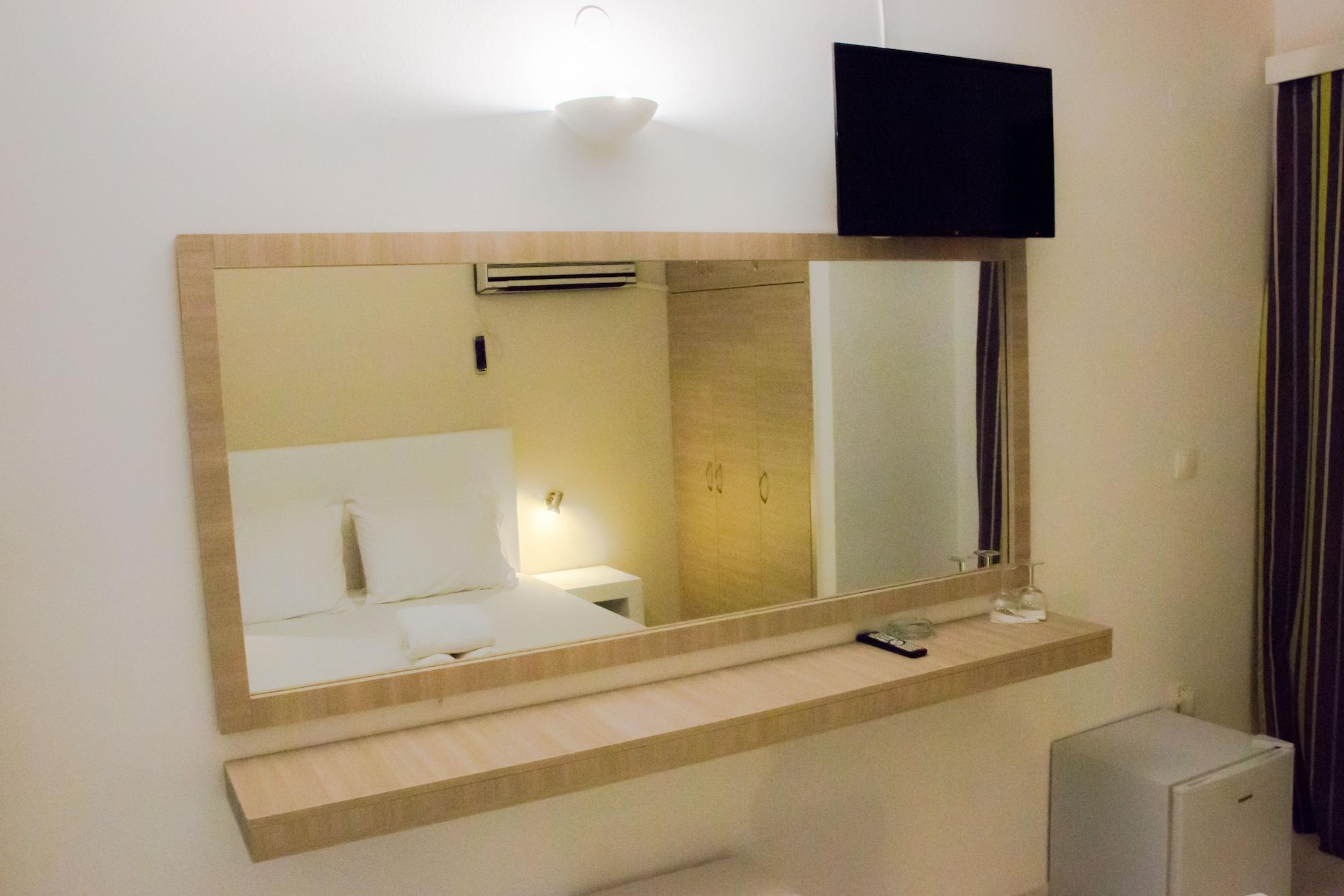 Galaxy Hotel Ierápetra エクステリア 写真